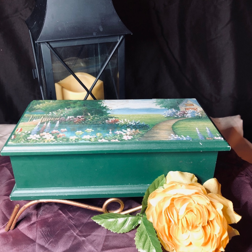 Green Vintage Decorative Jewelry Box